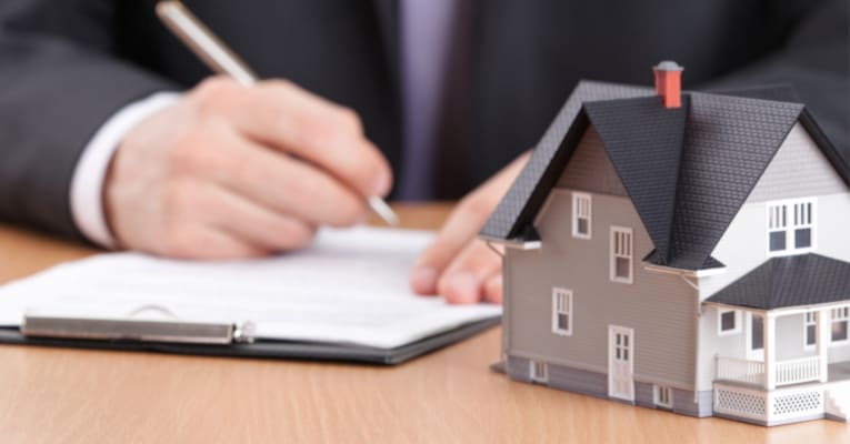 Haus verschenken mit Schulden das sollten Sie beachten!
