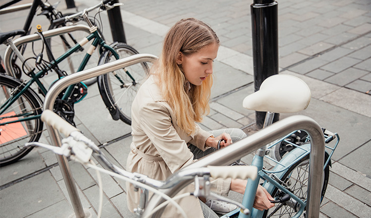 fahrrad im hog angeschlossen haustür nicht abschließbar vermieter pflicht
